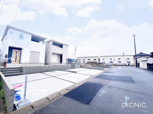 一宮市三ツ井二丁目 前面道路含む現地写真