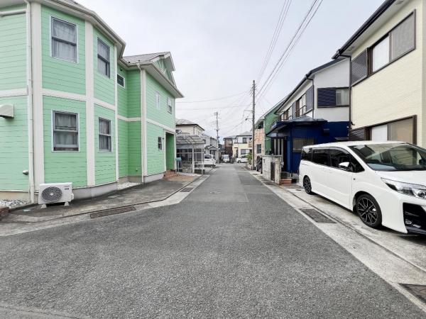 小田原市高田 中古戸建 前面道路含む現地写真
