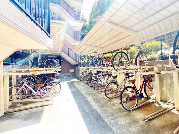 サングレイス小机 駐輪場