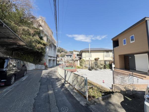 横須賀市追浜町１丁目 中古戸建 前面道路含む現地写真