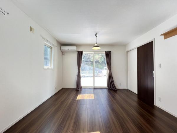 横須賀市追浜町１丁目 中古戸建 リビング