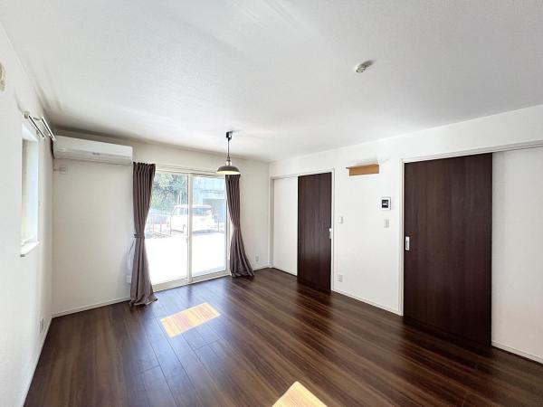 横須賀市追浜町１丁目 中古戸建 リビングダイニング