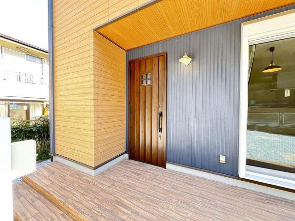 横須賀市追浜町１丁目 中古戸建 玄関