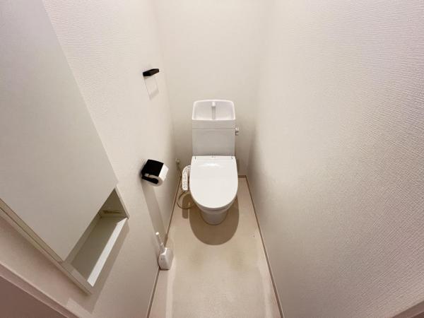 横須賀市追浜町１丁目 中古戸建 トイレ