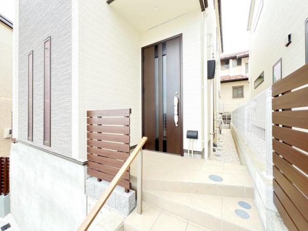 横浜市青葉区榎が丘 新築戸建 玄関