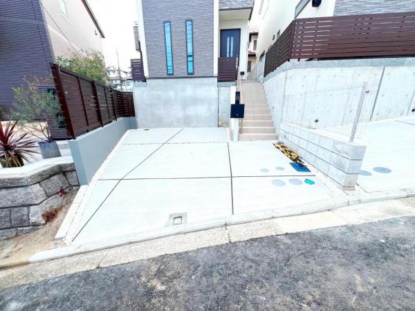 横浜市青葉区榎が丘 新築戸建 駐車場