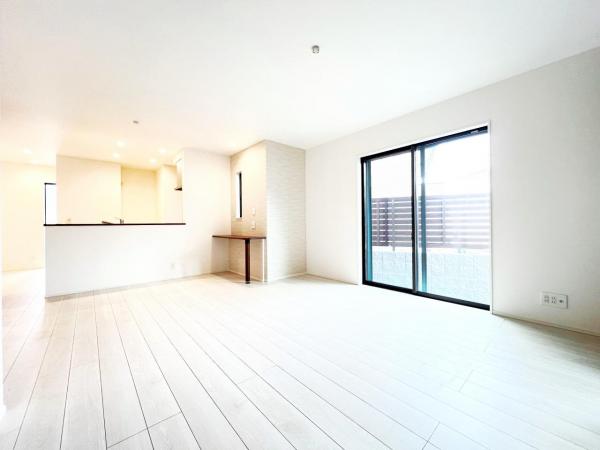 横浜市青葉区榎が丘 新築戸建 リビングダイニング