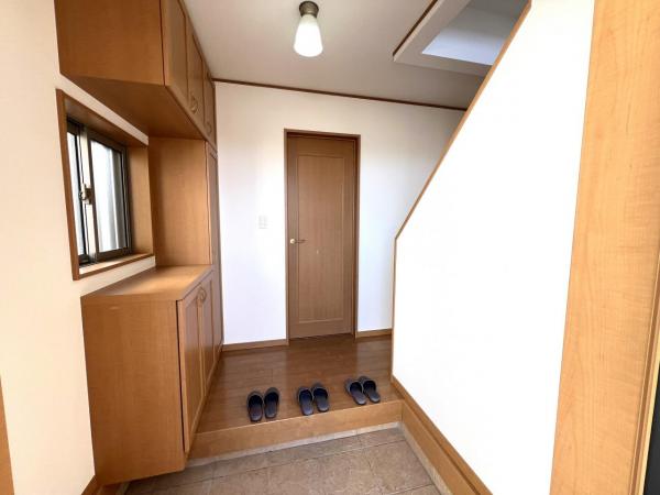 一宮市丹陽町外崎字郷 中古戸建 玄関