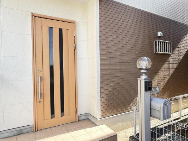 一宮市丹陽町外崎字郷 中古戸建 玄関