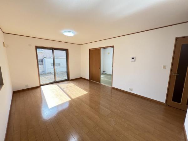 一宮市丹陽町外崎字郷 中古戸建 リビング