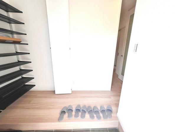 厚木市妻田北２丁目 新築戸建 玄関