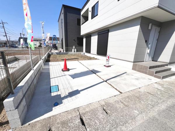 厚木市妻田北２丁目 新築戸建 駐車場