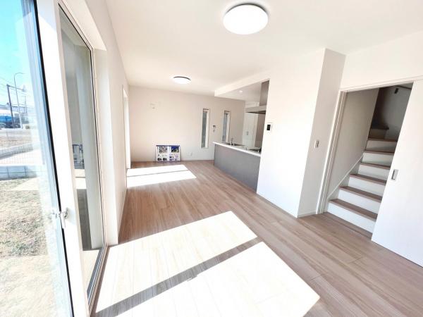 厚木市妻田北２丁目 新築戸建 リビングダイニング