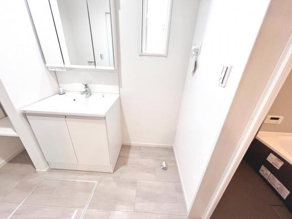 厚木市妻田北２丁目 新築戸建 ランドリースペース