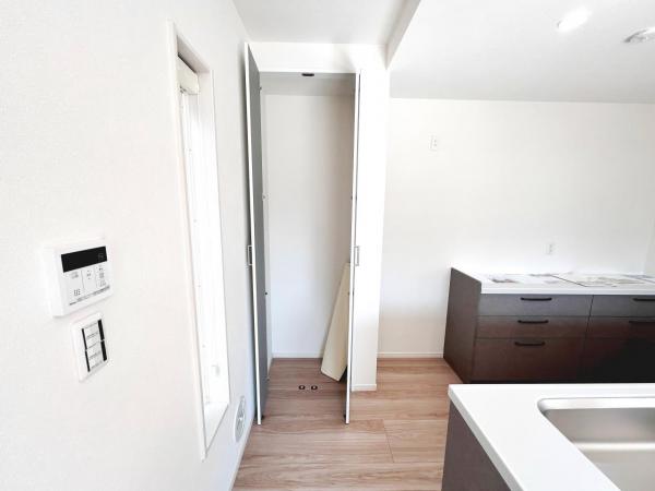 厚木市妻田北２丁目 新築戸建 収納