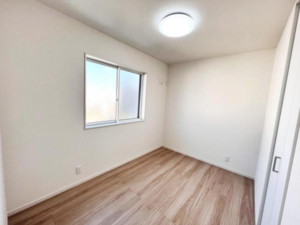 厚木市妻田北２丁目 新築戸建 洋室