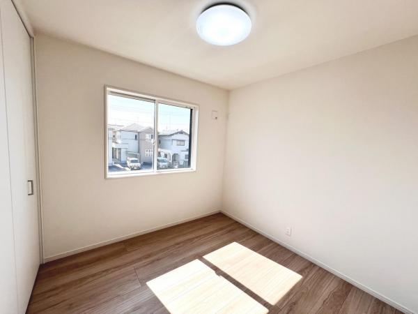 厚木市妻田北２丁目 新築戸建 洋室