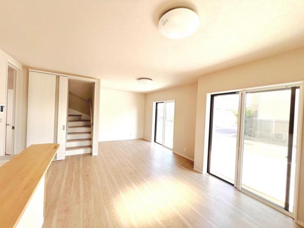 厚木市妻田北２丁目 新築戸建 リビングダイニング