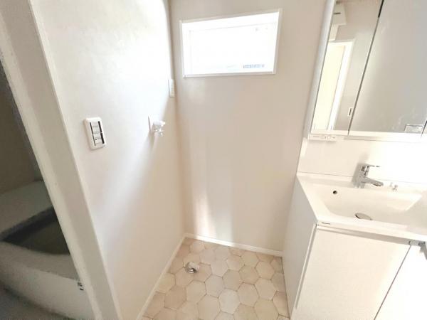 厚木市妻田北２丁目 新築戸建 ランドリースペース