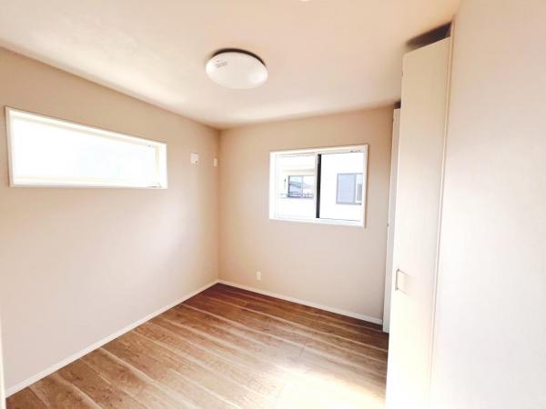 厚木市妻田北２丁目 新築戸建 洋室