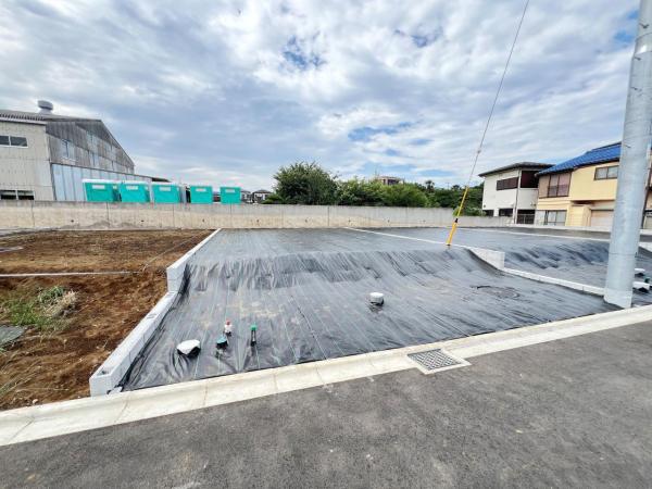 綾瀬市深谷上６丁目 土地 前面道路含む現地写真