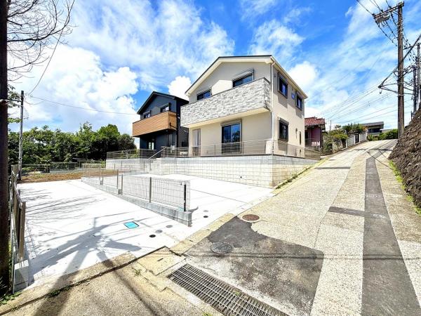横須賀市浦賀丘３丁目 戸建 前面道路含む現地写真