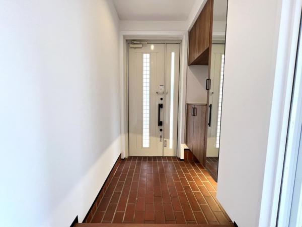 横浜市旭区上白根２丁目 中古戸建 玄関