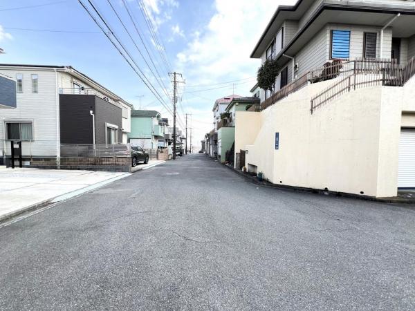 横浜市旭区上白根２丁目 中古戸建 前面道路含む現地写真