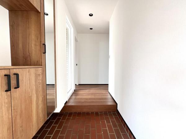 横浜市旭区上白根２丁目 中古戸建 玄関