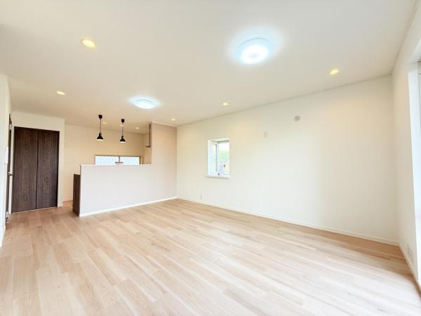 千葉市花見川区幕張本郷７丁目 中古戸建 リビング