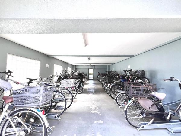 コスモ立川サングレイス 駐輪場