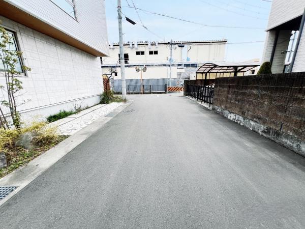 小田原市栢山 中古戸建 前面道路含む現地写真