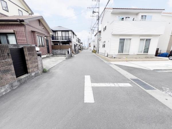 小田原市栢山 中古戸建 前面道路含む現地写真