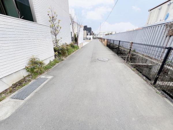 小田原市栢山 中古戸建 前面道路含む現地写真