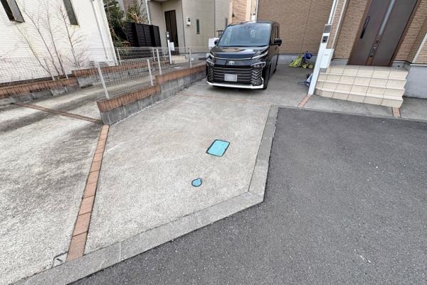伊勢原市田中 中古戸建 駐車場