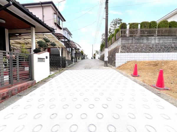 横浜市旭区上白根３丁目 土地 前面道路含む現地写真