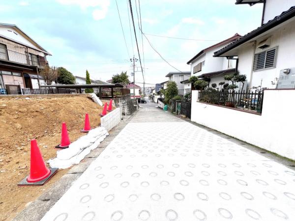 横浜市旭区上白根３丁目 土地 前面道路含む現地写真