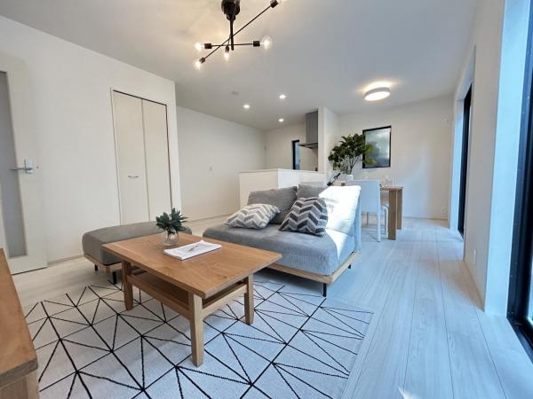 松戸市八ケ崎23ー2期 リビング