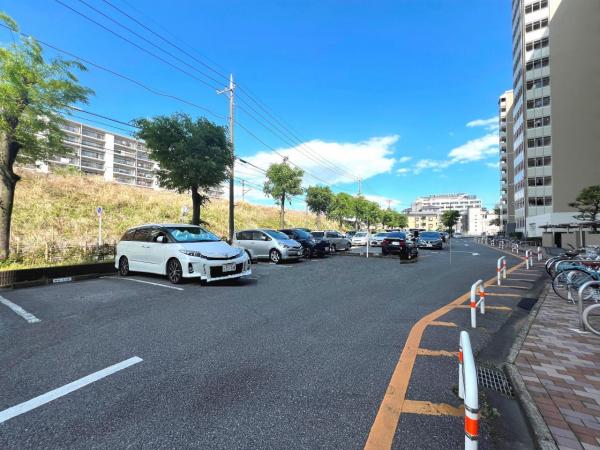 新松戸東パークハウスC棟 駐車場