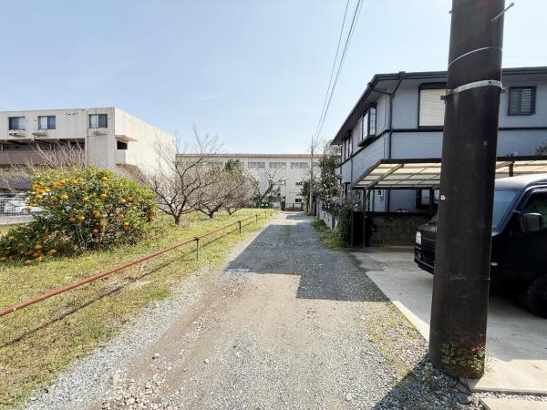小田原市飯田岡 中古戸建 前面道路含む現地写真