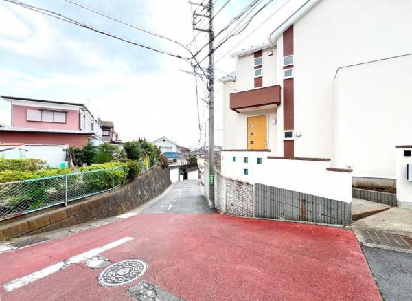 川崎市宮前区水沢３丁目 中古戸建 前面道路含む現地写真