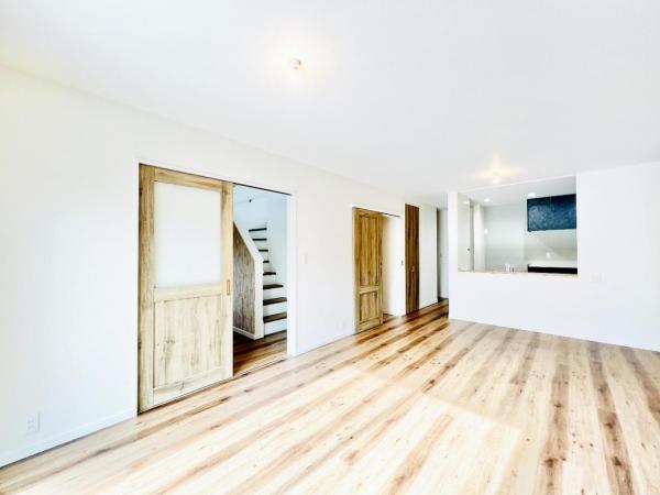 緑区あすみが丘8丁目 リビングダイニング