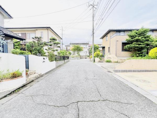 緑区あすみが丘8丁目 前面道路含む現地写真