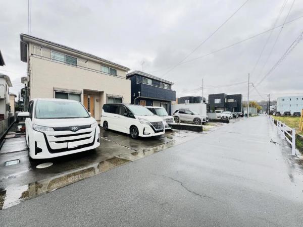 愛甲郡愛川町角田 中古戸建 前面道路含む現地写真
