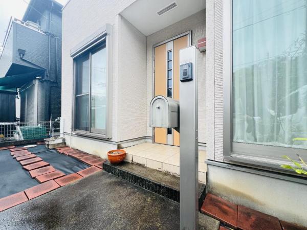 愛甲郡愛川町角田 中古戸建 玄関
