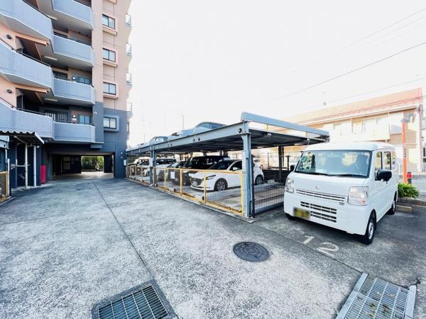 ロアーブル・ガーデン橋本 敷地内駐車場