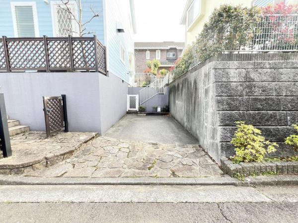 横浜市青葉区美しが丘西２丁目 中古戸建 駐車場