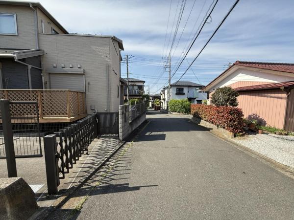 町田市成瀬が丘３丁目 中古戸建 前面道路含む現地写真