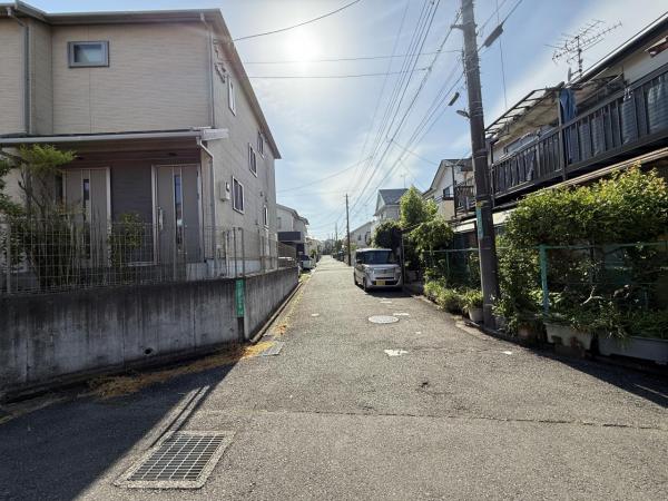 町田市成瀬が丘３丁目 中古戸建 前面道路含む現地写真