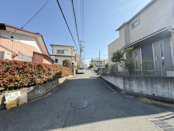 町田市成瀬が丘３丁目 中古戸建 前面道路含む現地写真